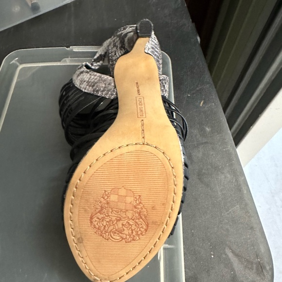 Vince Camuto strappy heel - Picture 3 of 3